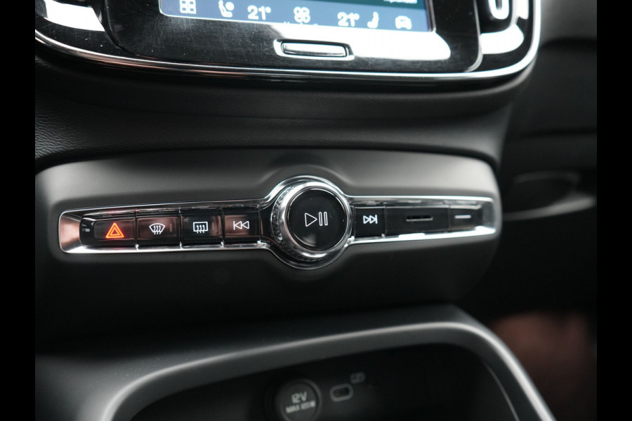 Volvo XC40 Recharge P8 AWD Twin Ultimate 408pk Dealer O.H | Trekhaak Af Fabriek | Adaptive Cruise | Camera | Warmtepomp | Alcantara Sportstoelen Verwarmd | Keyless | Apple Carplay | Pilot Assist | BLIS | Navigatie | Virtual | DAB | 20"L.M |