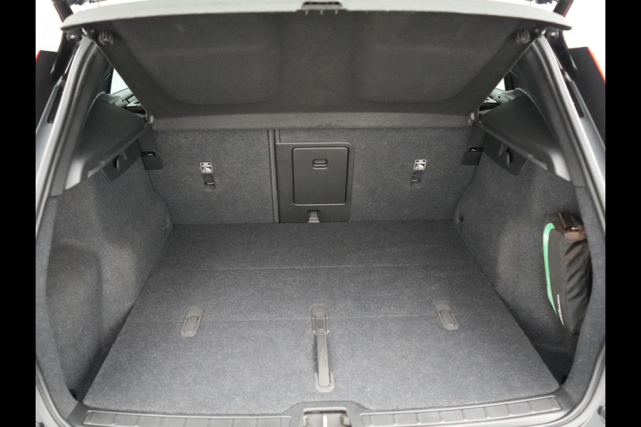 Volvo XC40 Recharge P8 AWD Twin Ultimate 408pk Dealer O.H | Trekhaak Af Fabriek | Adaptive Cruise | Camera | Warmtepomp | Alcantara Sportstoelen Verwarmd | Keyless | Apple Carplay | Pilot Assist | BLIS | Navigatie | Virtual | DAB | 20"L.M |