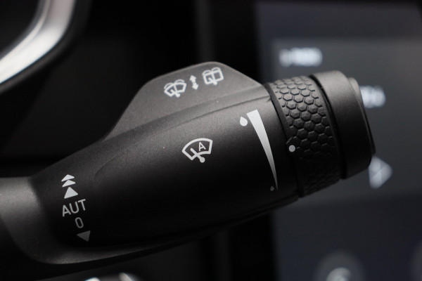 Lynk & Co 01 1.5 261PK Plug-in Hybrid *Zwarte Hemel* 360° Camera Pano/dak Apple/Carplay Adaptive/Cruise