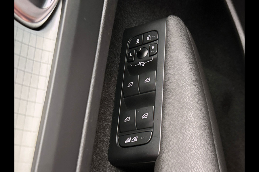 Volvo XC40 1.5 T4 Plug-in hybrid | Apple/Carplay | Achteruitrijcamera | Navigatie | 1e Eigenaar