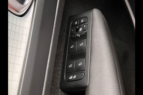Volvo XC40 1.5 T4 Plug-in hybrid | Apple/Carplay | Achteruitrijcamera | Navigatie | 1e Eigenaar