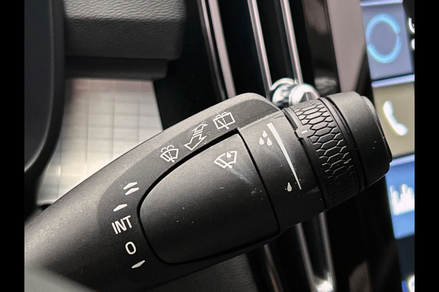 Volvo XC40 1.5 T4 Plug-in hybrid | Apple/Carplay | Achteruitrijcamera | Navigatie | 1e Eigenaar