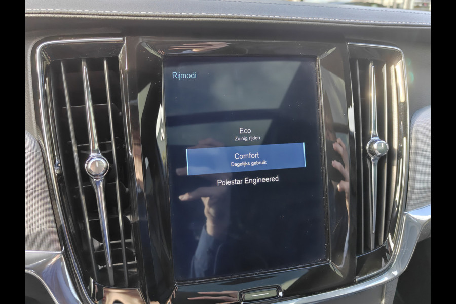 Volvo V90 T4 210PK Business Sport | BLIS | Polestar | HUD | PDC V+A | ACC | Carplay | H&K | Camera achter | Schuif/kantel dak |