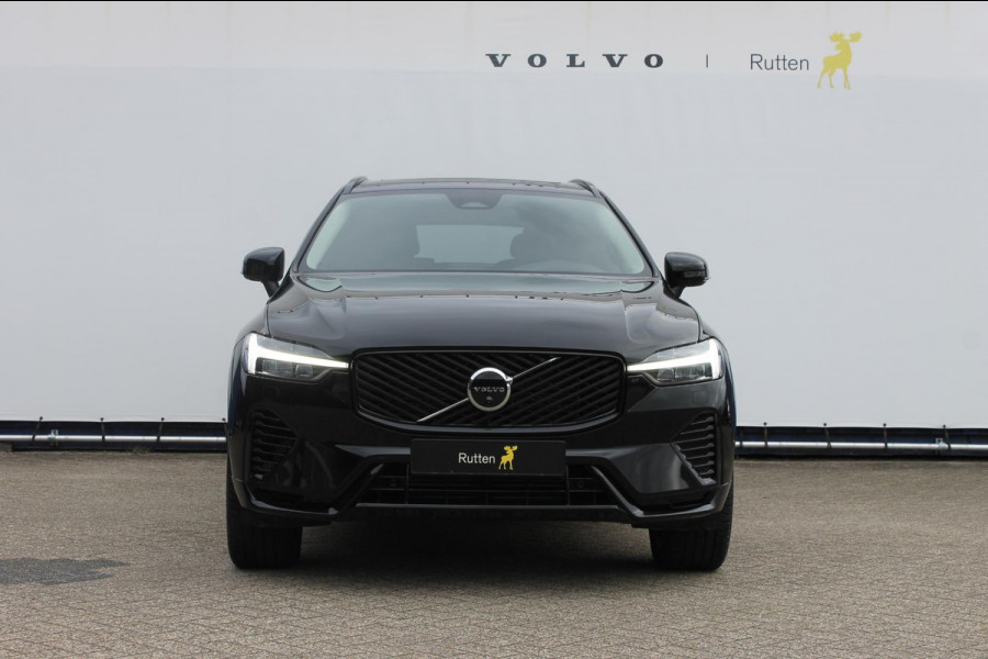 Volvo XC60 2.0 T6 Plug-in hybrid AWD Ultra Dark Luchtvering / Panoramisch schuif-kanteldak / Semi elektrisch wegklapbare trekhaak / Harman Kardon Audio