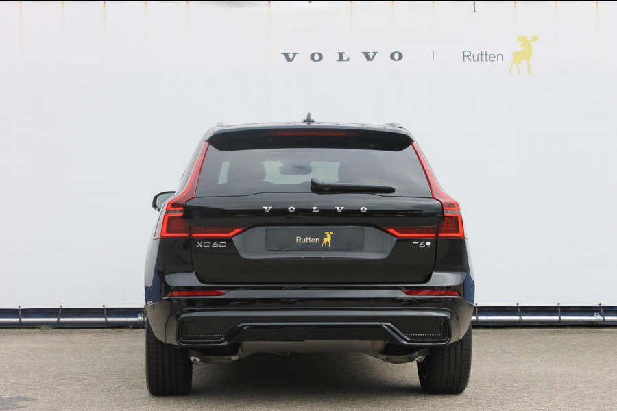Volvo XC60 2.0 T6 Plug-in hybrid AWD Ultra Dark Luchtvering / Panoramisch schuif-kanteldak / Semi elektrisch wegklapbare trekhaak / Harman Kardon Audio
