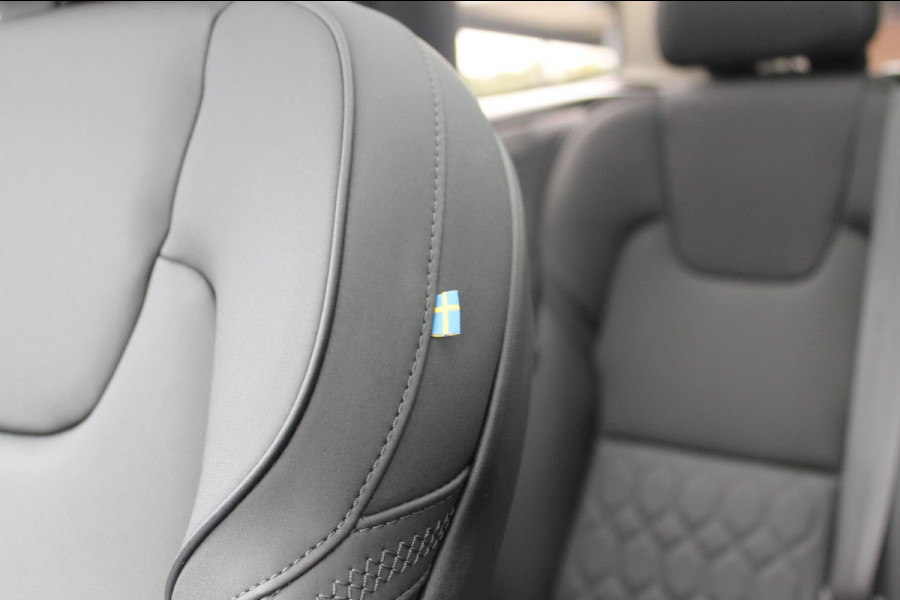 Volvo XC60 2.0 T6 Plug-in hybrid AWD Ultra Dark Luchtvering / Panoramisch schuif-kanteldak / Semi elektrisch wegklapbare trekhaak / Harman Kardon Audio