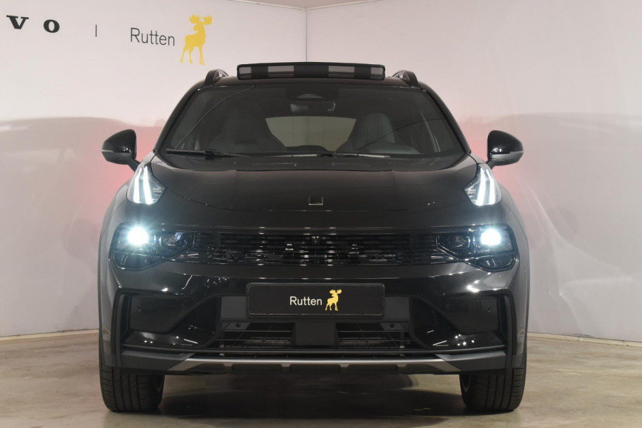 Lynk & Co 01 276PK Automaat More / Adaptive cruise control / Leren bekleding / Elektrisch verstelbare stoelen / Schuif- kanteldak / Stoel- en stuurverwarming / Parkeersensoren V+A / 360 Graden Camera / Elektrische achterklep / 20" lichtmetalen velgen