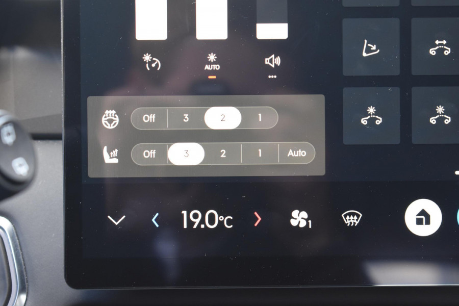 Lynk & Co 01 276PK Automaat More / Adaptive cruise control / Leren bekleding / Elektrisch verstelbare stoelen / Schuif- kanteldak / Stoel- en stuurverwarming / Parkeersensoren V+A / 360 Graden Camera / Elektrische achterklep / 20" lichtmetalen velgen