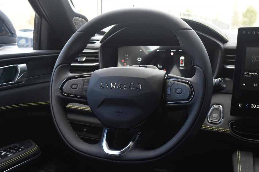 Lynk & Co 01 276PK Automaat More / Adaptive cruise control / Leren bekleding / Elektrisch verstelbare stoelen / Schuif- kanteldak / Stoel- en stuurverwarming / Parkeersensoren V+A / 360 Graden Camera / Elektrische achterklep / 20" lichtmetalen velgen