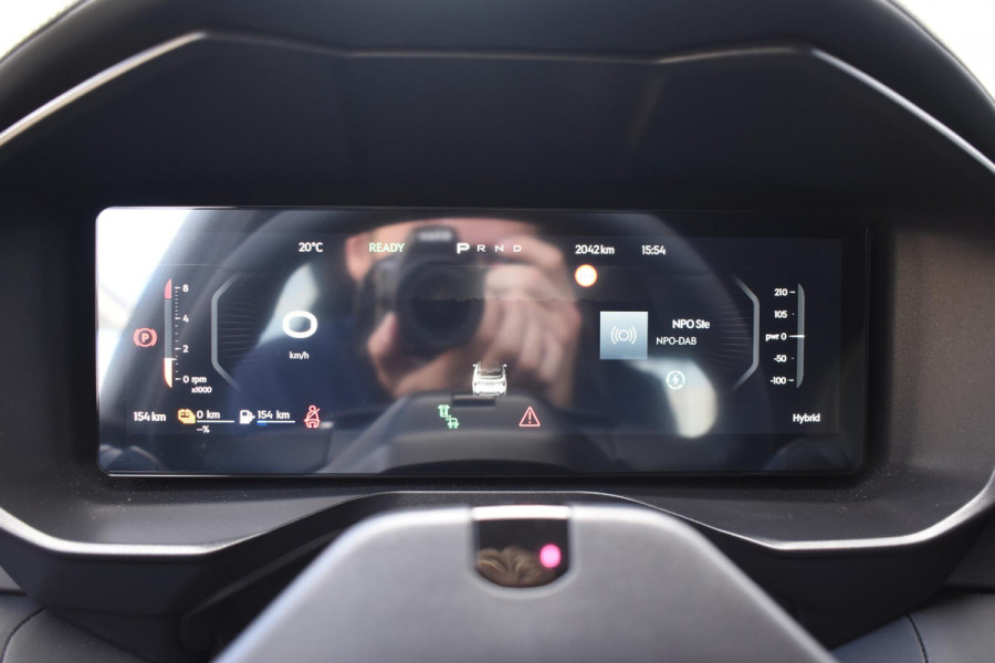 Lynk & Co 01 276PK Automaat More / Adaptive cruise control / Leren bekleding / Elektrisch verstelbare stoelen / Schuif- kanteldak / Stoel- en stuurverwarming / Parkeersensoren V+A / 360 Graden Camera / Elektrische achterklep / 20" lichtmetalen velgen