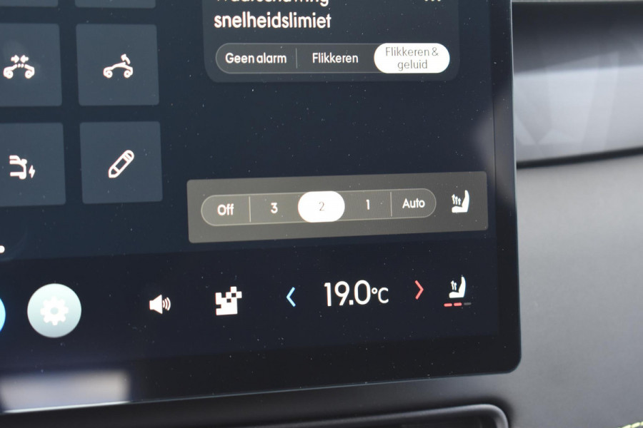 Lynk & Co 01 276PK Automaat More / Adaptive cruise control / Leren bekleding / Elektrisch verstelbare stoelen / Schuif- kanteldak / Stoel- en stuurverwarming / Parkeersensoren V+A / 360 Graden Camera / Elektrische achterklep / 20" lichtmetalen velgen
