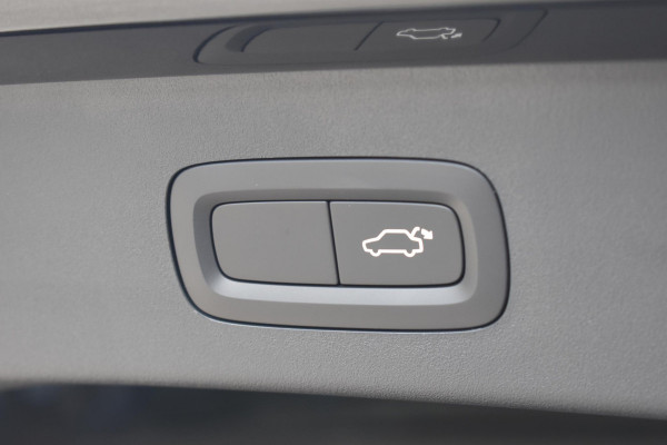Lynk & Co 01 276PK Automaat More / Adaptive cruise control / Leren bekleding / Elektrisch verstelbare stoelen / Schuif- kanteldak / Stoel- en stuurverwarming / Parkeersensoren V+A / 360 Graden Camera / Elektrische achterklep / 20" lichtmetalen velgen