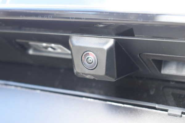Lynk & Co 01 276PK Automaat More / Adaptive cruise control / Leren bekleding / Elektrisch verstelbare stoelen / Schuif- kanteldak / Stoel- en stuurverwarming / Parkeersensoren V+A / 360 Graden Camera / Elektrische achterklep / 20" lichtmetalen velgen