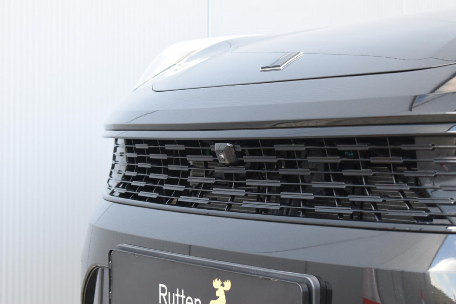Lynk & Co 01 276PK Automaat More / Adaptive cruise control / Leren bekleding / Elektrisch verstelbare stoelen / Schuif- kanteldak / Stoel- en stuurverwarming / Parkeersensoren V+A / 360 Graden Camera / Elektrische achterklep / 20" lichtmetalen velgen