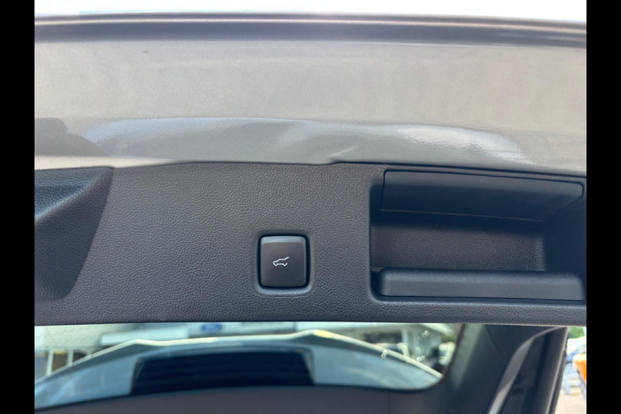 Ford Kuga 2.5 PHEV ST-Line X 243pk | Adaptieve Cruise | Winterpack | AGR Stoelen | Elektrische Achterklep | Rode Remklauwen | B&O Audio