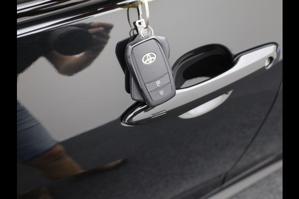 Toyota Yaris 1.5 Hybrid 130 Executive | BSM | Parkeersensoren V&A | Stoel & Stuur verw. | Prijs Rijklaar!!