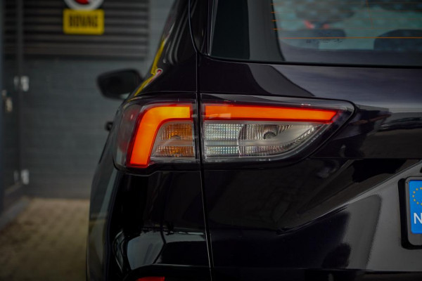Ford Kuga 2.5 PHEV Titanium / Winter Pack / Zwart Metallic / Incl BTW