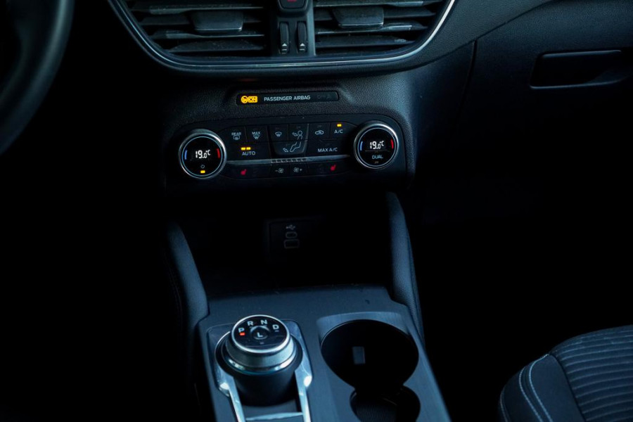 Ford Kuga 2.5 PHEV Titanium / Afneembare trekhaak / Privacy Glass / Stoelverwarming / Incl BTW