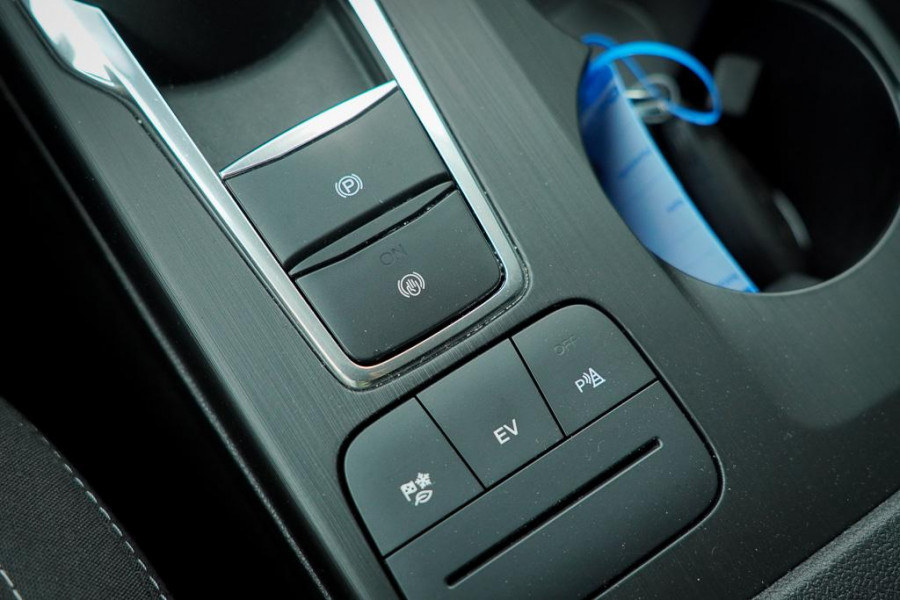 Ford Kuga 2.5 PHEV Titanium / Afneembare trekhaak / Privacy Glass / Stoelverwarming / Incl BTW
