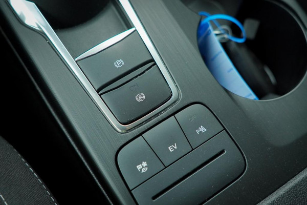 Ford Kuga 2.5 PHEV Titanium / Afneembare trekhaak / Privacy Glass / Stoelverwarming / Incl BTW