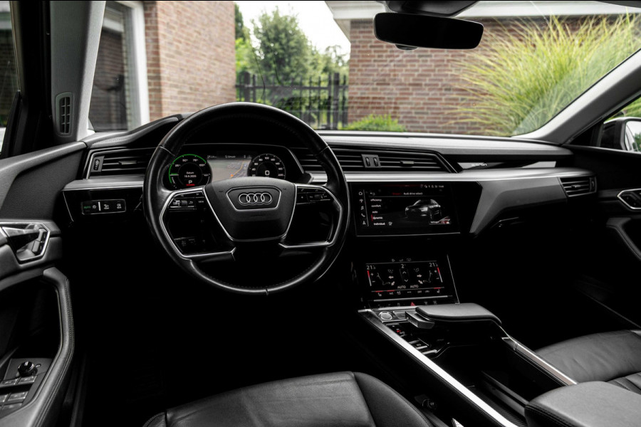 Audi e-tron E-tron 50 Quattro Launch Edition Plus 71 kWh Pano ACC Luchtvering Memory 20''