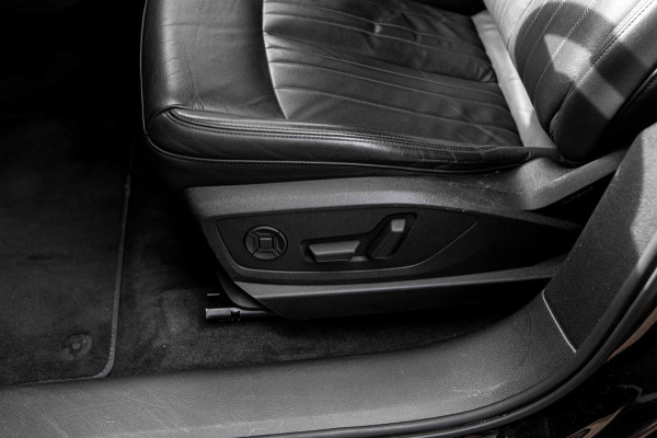 Audi e-tron E-tron 50 Quattro Launch Edition Plus 71 kWh Pano ACC Luchtvering Memory 20''