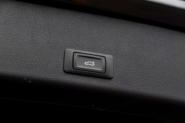 Audi e-tron E-tron 50 Quattro Launch Edition Plus 71 kWh Pano ACC Luchtvering Memory 20''