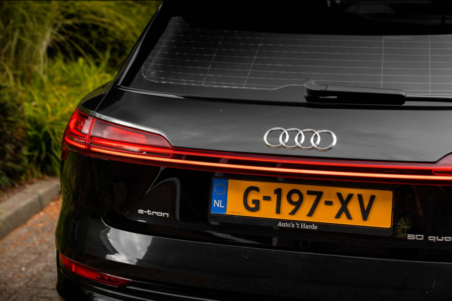 Audi e-tron E-tron 50 Quattro Launch Edition Plus 71 kWh Pano ACC Luchtvering Memory 20''
