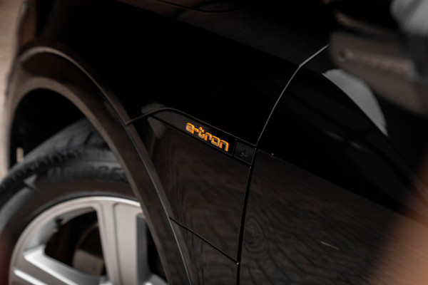 Audi e-tron E-tron 50 Quattro Launch Edition Plus 71 kWh Pano ACC Luchtvering Memory 20''