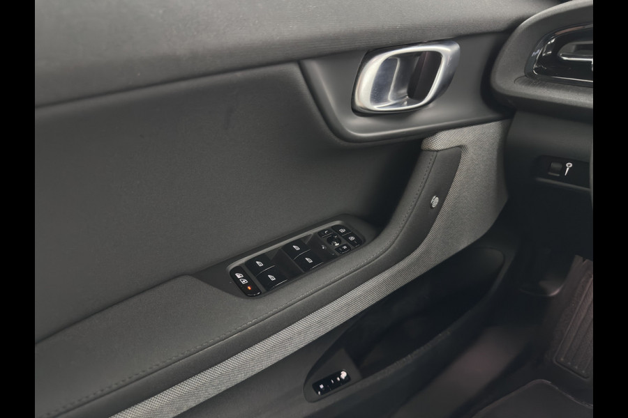 Polestar 2 Long Range Dual Motor 78 kWh [3-Fase-11kW] {SOH-88%} (INCL-BTW) Aut. *PANO | FULL-LED | MEMORY-PACK | CAMERA | KEYLESS | LANE-ASSIST | DIGI-COCKPIT | CARPLAY | DAB+ | HEATED-COMFORTSEATS | CRUISE | TOWBAR | 20''ALU*