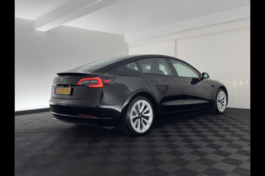 Tesla Model 3 RWD 60 kWh [3-Fase-11kW ] {SoH-88%} (INCL-BTW) Aut. *PANO | LEATHER | KEYLESS | FULL-LED | MEMORY-PACK | TOPVIEW | DAB | CARPLAY | DIGI-COCKPIT | LANE-ASSIST | HEATED-COMFORTSEATS | AUTOPILOT | 19"ALU*