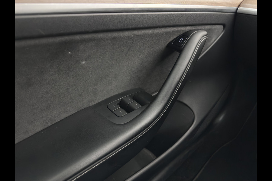 Tesla Model 3 RWD 60 kWh [3-Fase-11kW ] {SoH-88%} (INCL-BTW) Aut. *PANO | LEATHER | KEYLESS | FULL-LED | MEMORY-PACK | TOPVIEW | DAB | CARPLAY | DIGI-COCKPIT | LANE-ASSIST | HEATED-COMFORTSEATS | AUTOPILOT | 19"ALU*