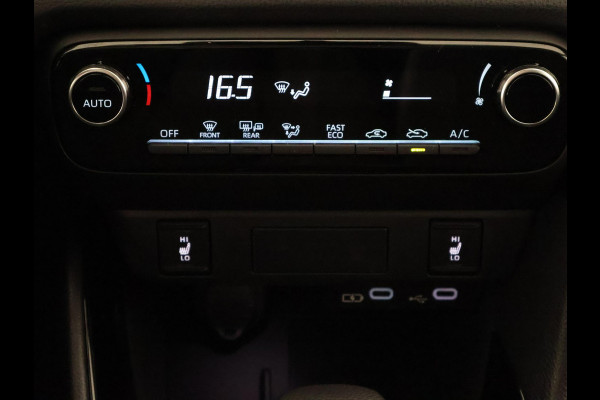 Toyota Yaris 1.5 Hybrid 115 Dynamic Luxury Bi-Tone | Stuur- & Stoelverwarming | Parkeersensoren | Adaptieve Cruise Control | BSM