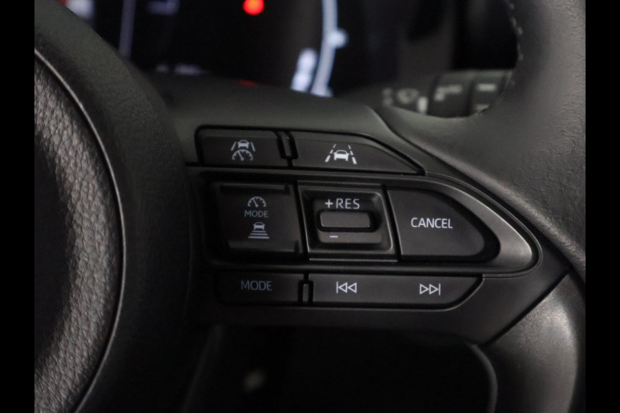 Toyota Yaris 1.5 Hybrid 115 Dynamic Luxury Bi-Tone | Stuur- & Stoelverwarming | Parkeersensoren | Adaptieve Cruise Control | BSM