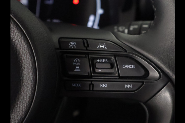 Toyota Yaris 1.5 Hybrid 115 Dynamic Luxury Bi-Tone | Stuur- & Stoelverwarming | Parkeersensoren | Adaptieve Cruise Control | BSM