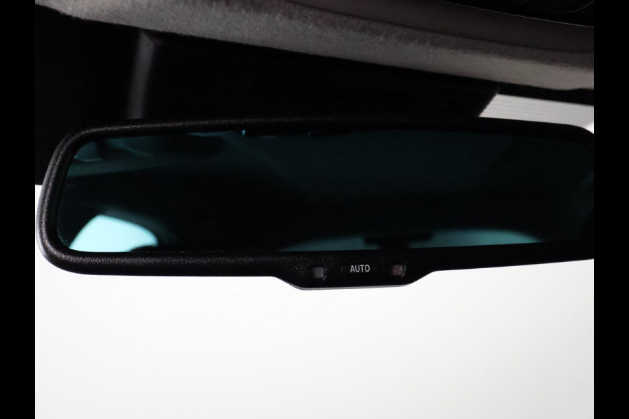 Toyota Yaris 1.5 Hybrid 115 Dynamic Luxury Bi-Tone | Stuur- & Stoelverwarming | Parkeersensoren | Adaptieve Cruise Control | BSM