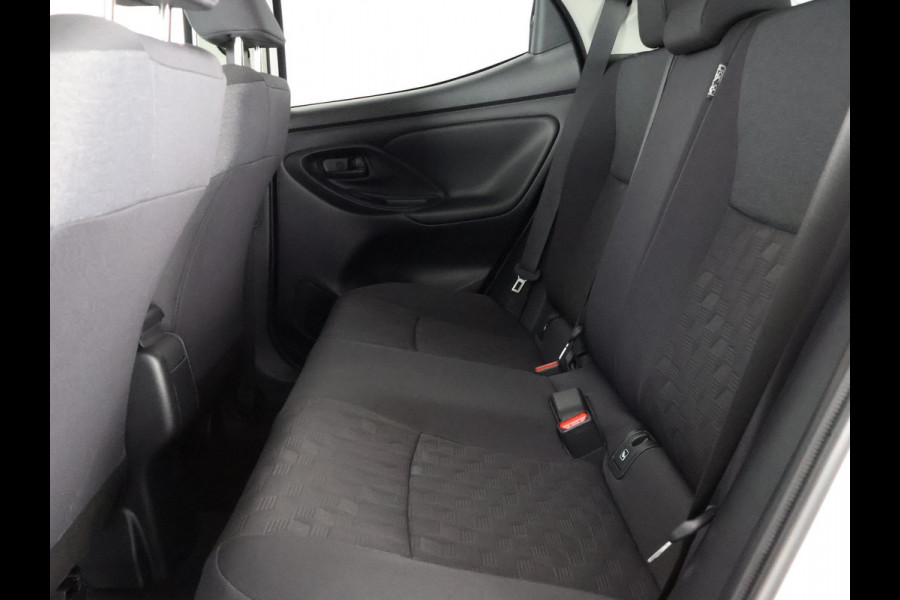 Toyota Yaris 1.5 Hybrid 115 Dynamic Luxury Bi-Tone | Stuur- & Stoelverwarming | Parkeersensoren | Adaptieve Cruise Control | BSM