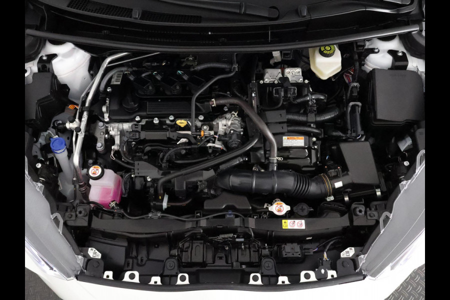 Toyota Yaris 1.5 Hybrid 115 Dynamic Luxury Bi-Tone | Stuur- & Stoelverwarming | Parkeersensoren | Adaptieve Cruise Control | BSM