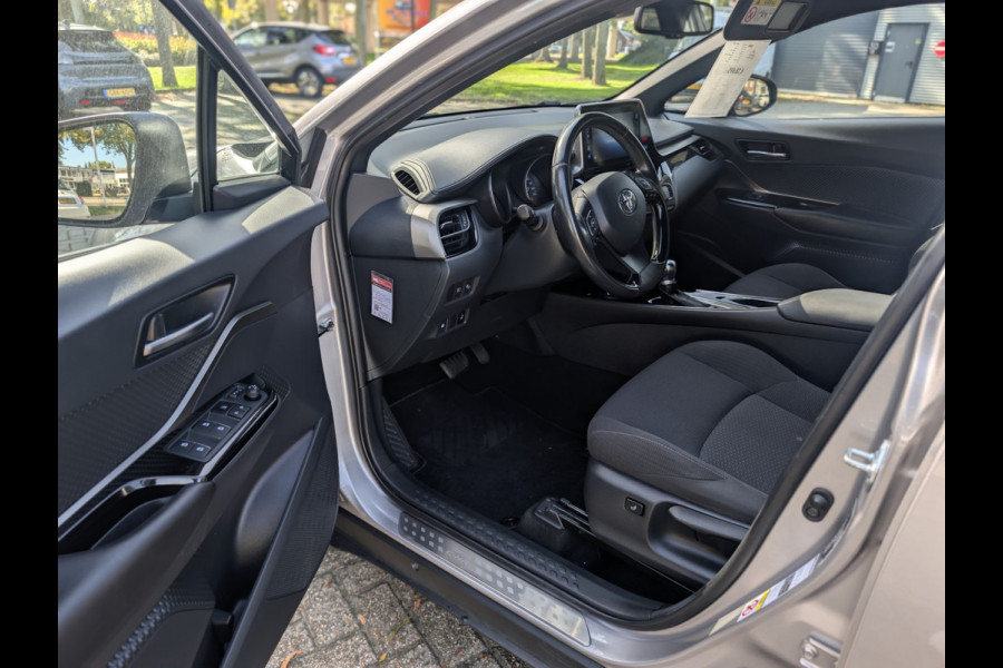 Toyota C-HR Toyota C-HR 1.8 Hybrid Bi-Tone, Rijklaarprijs / 12 mnd garanti
