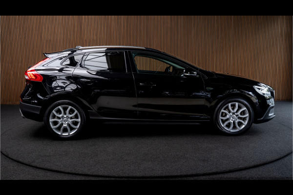 Volvo V40 Cross Country 1.5 T3 Leer Panodak Harman K. Camera Navi PDC Stoelverwarming Climate C. Cruise C. LM velgen