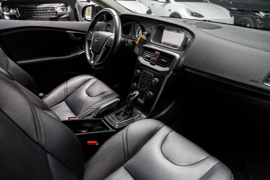 Volvo V40 Cross Country 1.5 T3 Leer Panodak Harman K. Camera Navi PDC Stoelverwarming Climate C. Cruise C. LM velgen