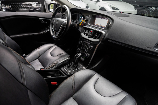 Volvo V40 Cross Country 1.5 T3 Leer Panodak Harman K. Camera Navi PDC Stoelverwarming Climate C. Cruise C. LM velgen