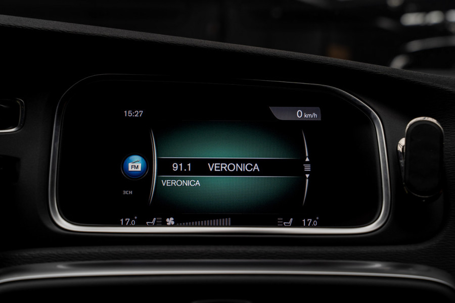 Volvo V40 Cross Country 1.5 T3 Leer Panodak Harman K. Camera Navi PDC Stoelverwarming Climate C. Cruise C. LM velgen