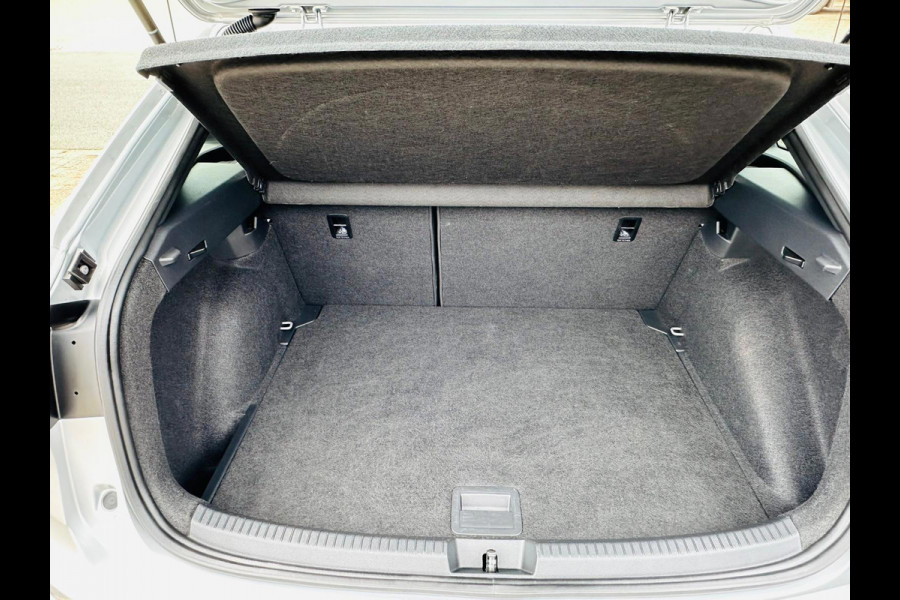 Volkswagen Taigo 1.5 TSI 3X R-Line Business IQ-Lights Panoramadak! Stoelverwarm! 150PK! Dealer onderh!