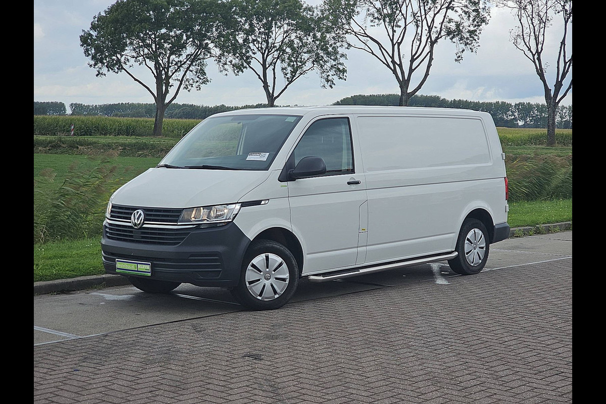 Volkswagen Transporter 2.0 TDI L2H1 Cruise control, Airco, Pdc, Stoelverwarming, Trekhaak, 3-Zits
