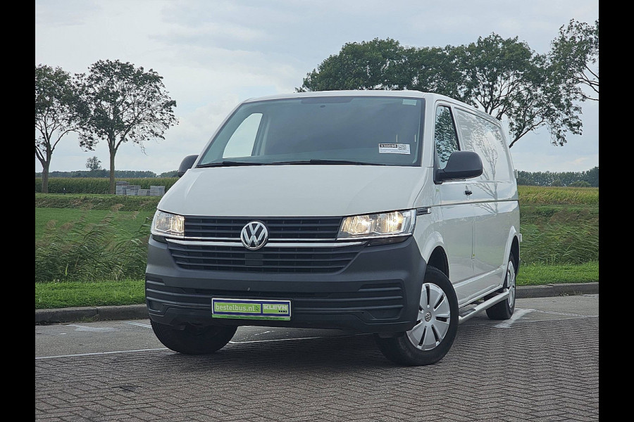 Volkswagen Transporter 2.0 TDI L2H1 Cruise control, Airco, Pdc, Stoelverwarming, Trekhaak, 3-Zits