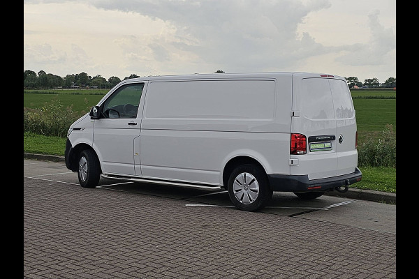 Volkswagen Transporter 2.0 TDI L2H1 Cruise control, Airco, Pdc, Stoelverwarming, Trekhaak, 3-Zits