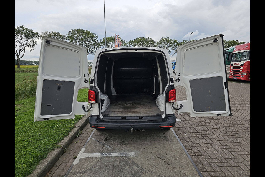 Volkswagen Transporter 2.0 TDI L2H1 Cruise control, Airco, Pdc, Stoelverwarming, Trekhaak, 3-Zits