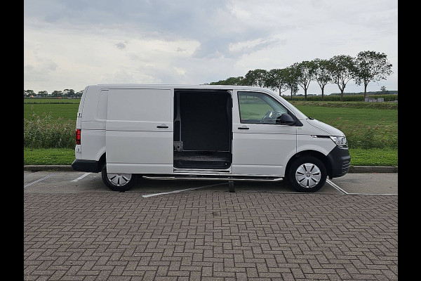 Volkswagen Transporter 2.0 TDI L2H1 Cruise control, Airco, Pdc, Stoelverwarming, Trekhaak, 3-Zits