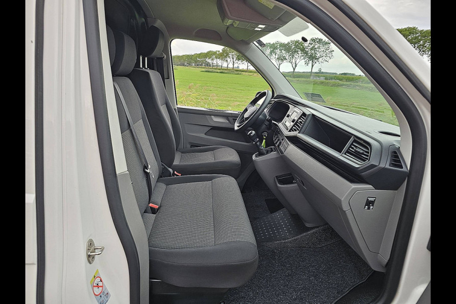 Volkswagen Transporter 2.0 TDI L2H1 Cruise control, Airco, Pdc, Stoelverwarming, Trekhaak, 3-Zits